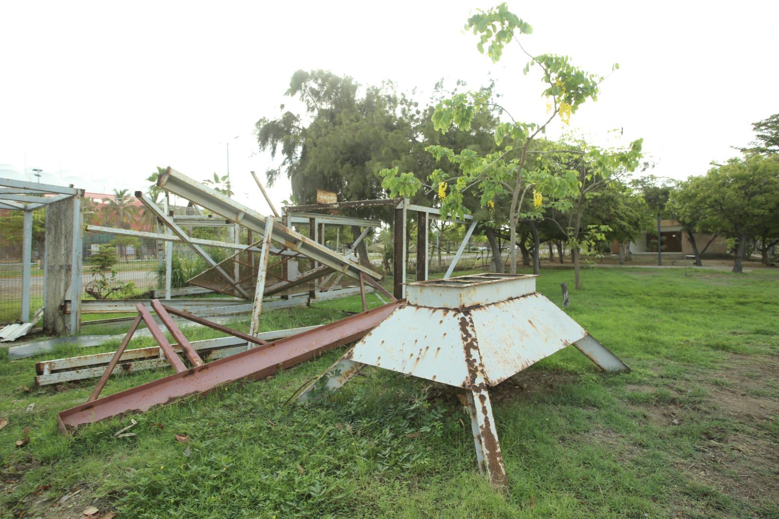$!Parque Central de Mazatlán presenta abandono y daños visibles en sus instalaciones