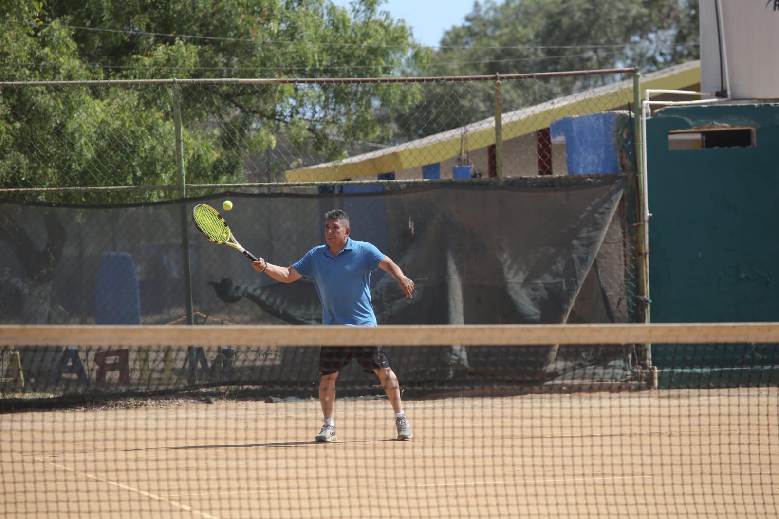 $!Aguirre y Zepeda arrancan triunfales en Torneo de Tenis Relámpago del Día del Padre