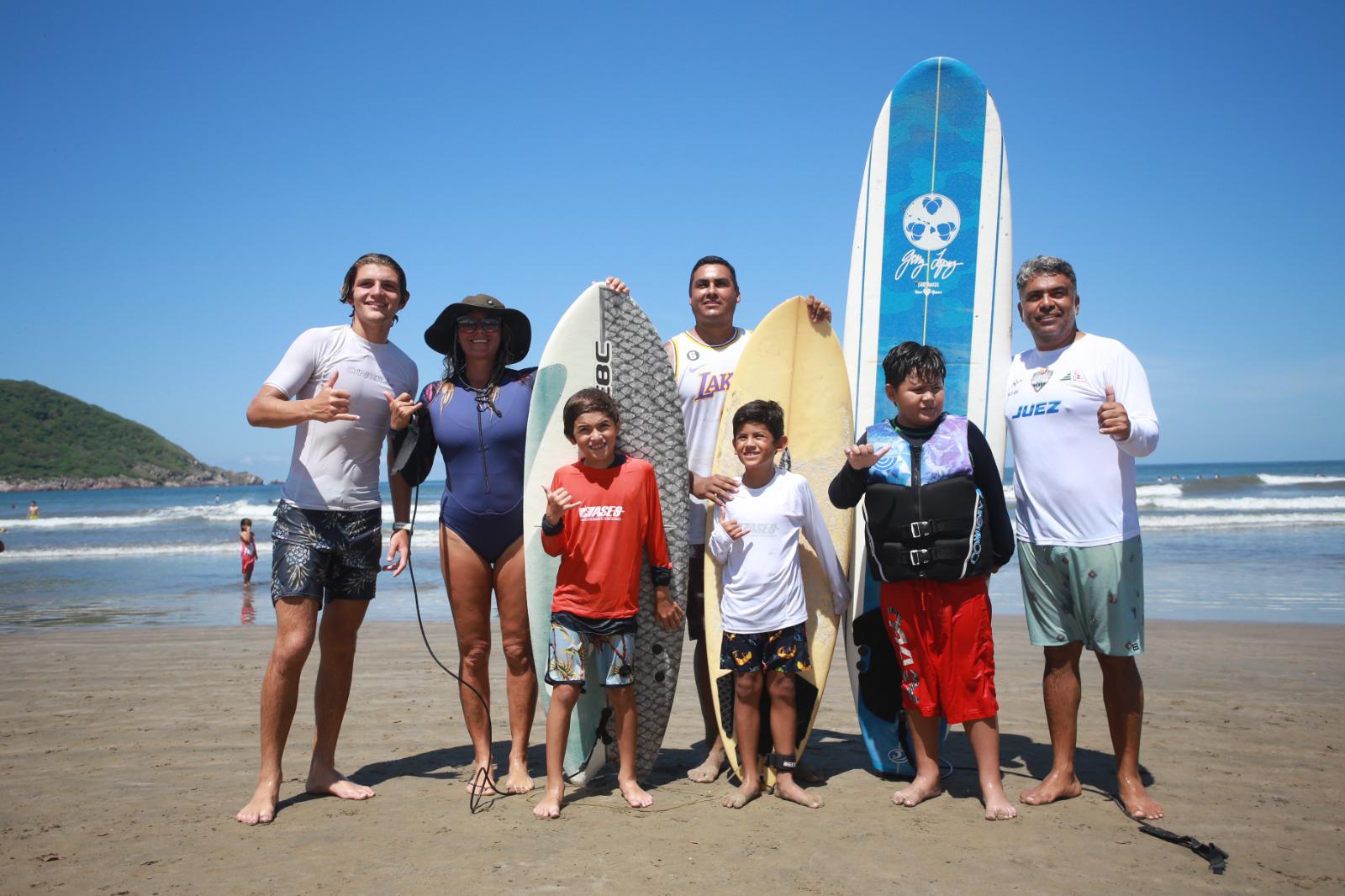 $!Promueve Asociación la disciplina surfing entre la niñez y juventud