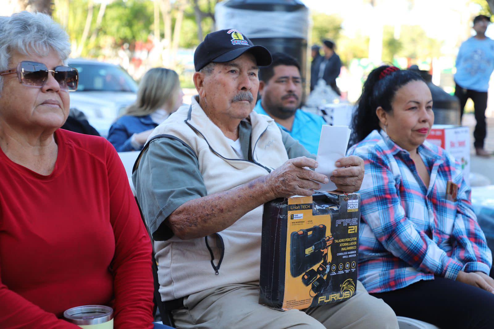 $!Entregan artículos y herramientas en apoyo a comunidades de Elota