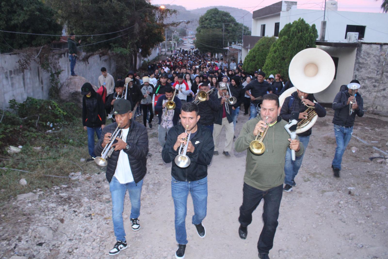 $!Alan Isaac con su trompeta aporta la alegría en el Festival del Mestizaje en Chametla