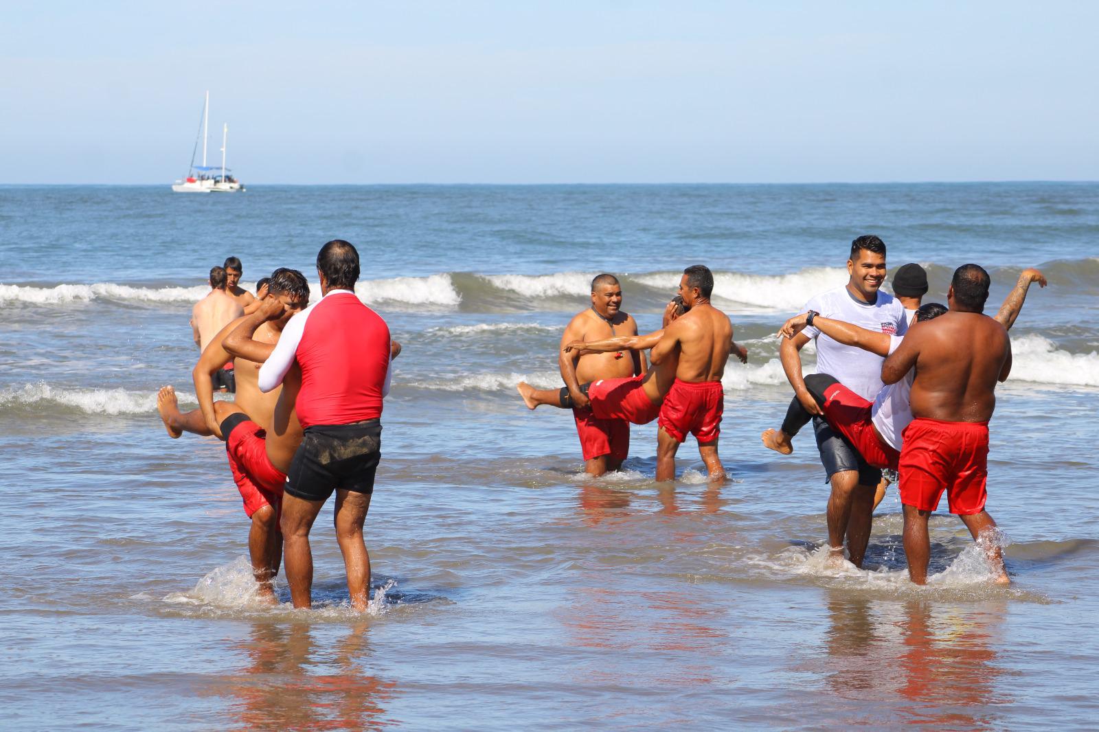 $!Bomberos de EU capacitan a agentes de la Policía Acuática de Mazatlán