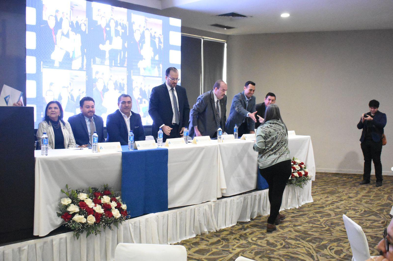 $!Rinden protesta nueva mesa directiva de la Asociación de Contadores y Fiscalistas Sinaloenses