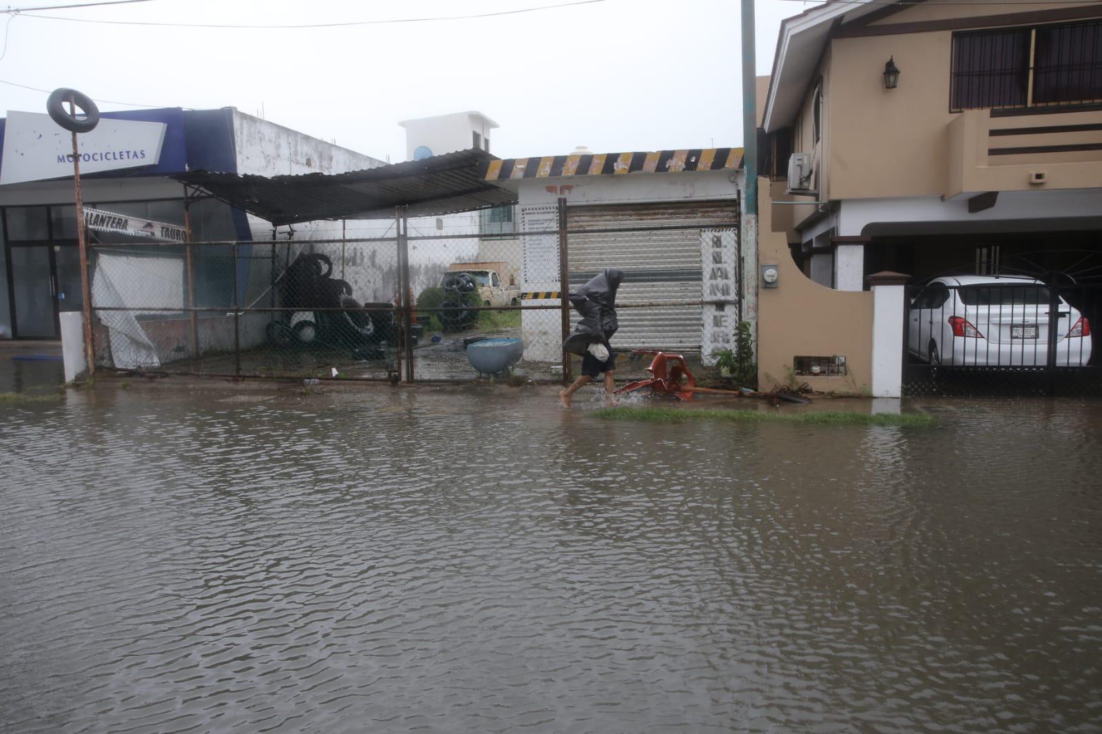 $!Golpea ‘Pamela’ zona turística de Mazatlán