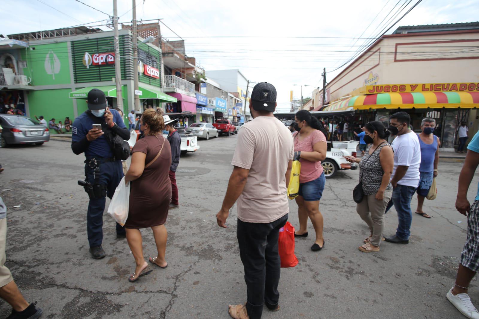 $!En Mazatlán, en el tianguis de la Juárez ya piden el certificado de vacunación