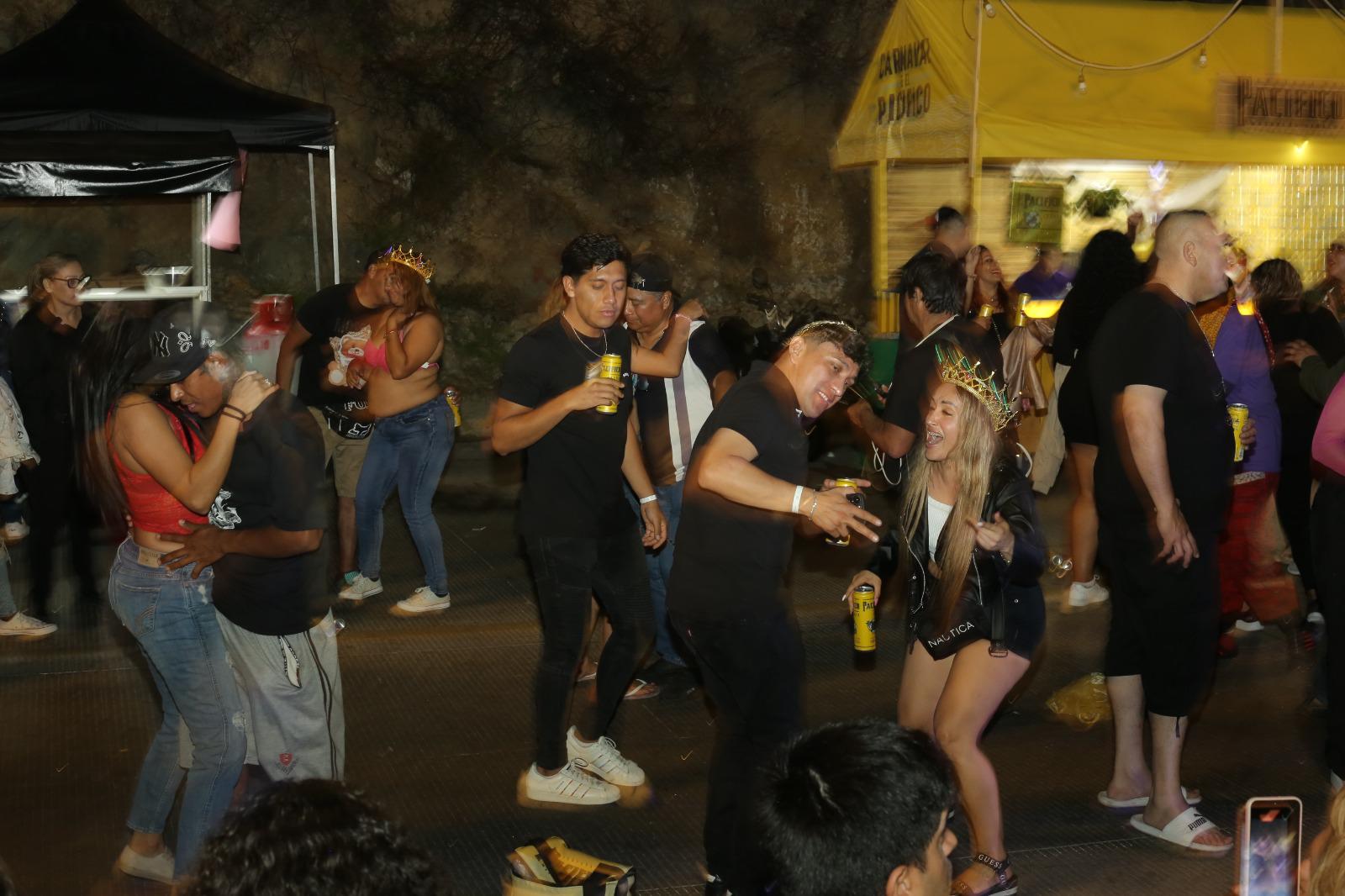 $!Vibra Olas Altas con la segunda noche del Carnaval de Mazatlán 2025