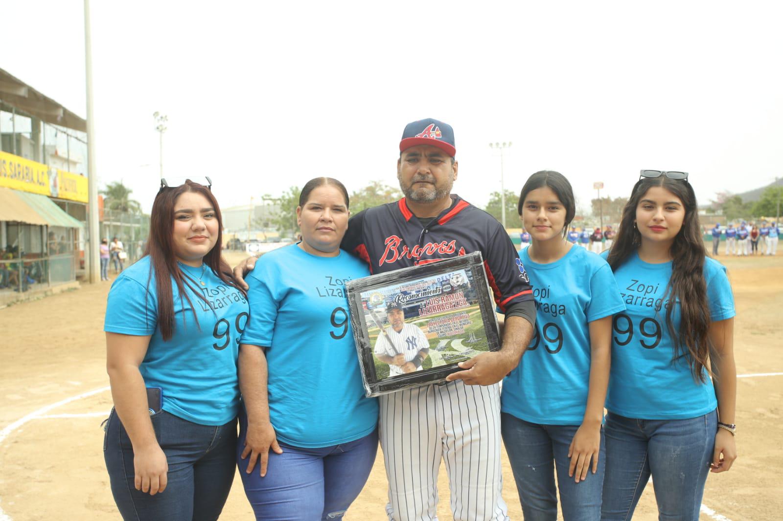 $!¡Batazo de cuatro esquinas! Realizan cuádruple homenaje en inauguración de Liga de Beisbol Burócrata Federal