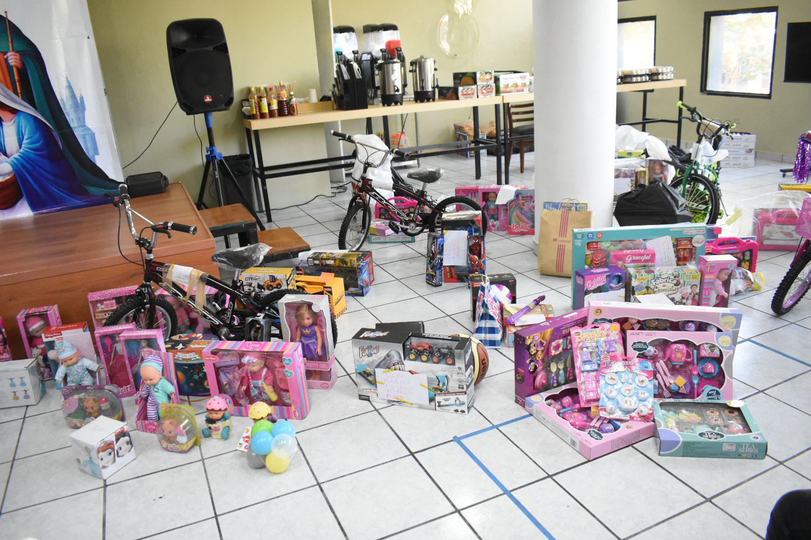 $!Los Reyes Magos de Datemex entregan alegrías a niñas y niños de Culiacán