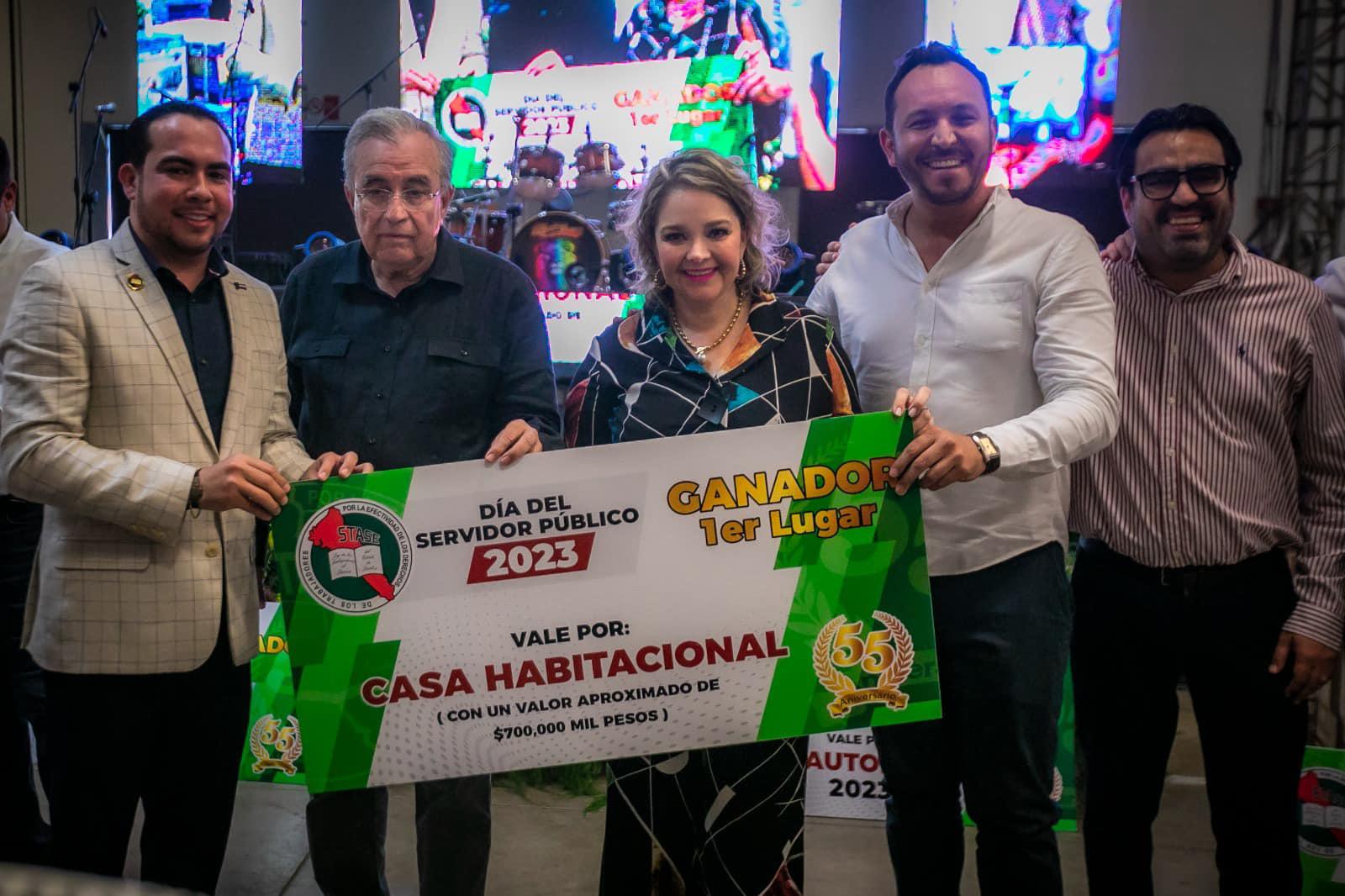 $!Promete Rocha Moya visitar oficinas gubernamentales para atender peticiones de burócratas