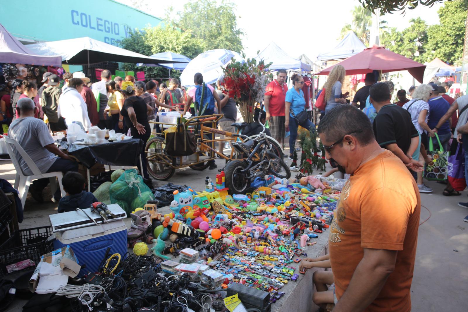 $!Incrementan compras navideñas en la colonia Juárez y el Centro, en Mazatlán