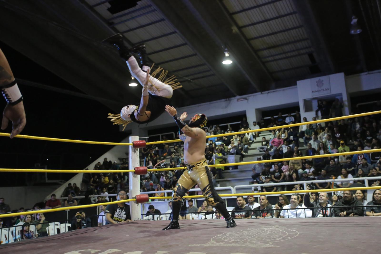 $!El Fiscal y Aerostar conquistan la noche de Revanchas de Project Lucha