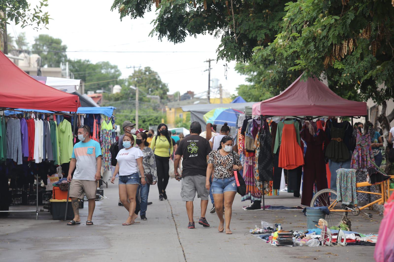 $!En Mazatlán, en el tianguis de la Juárez ya piden el certificado de vacunación