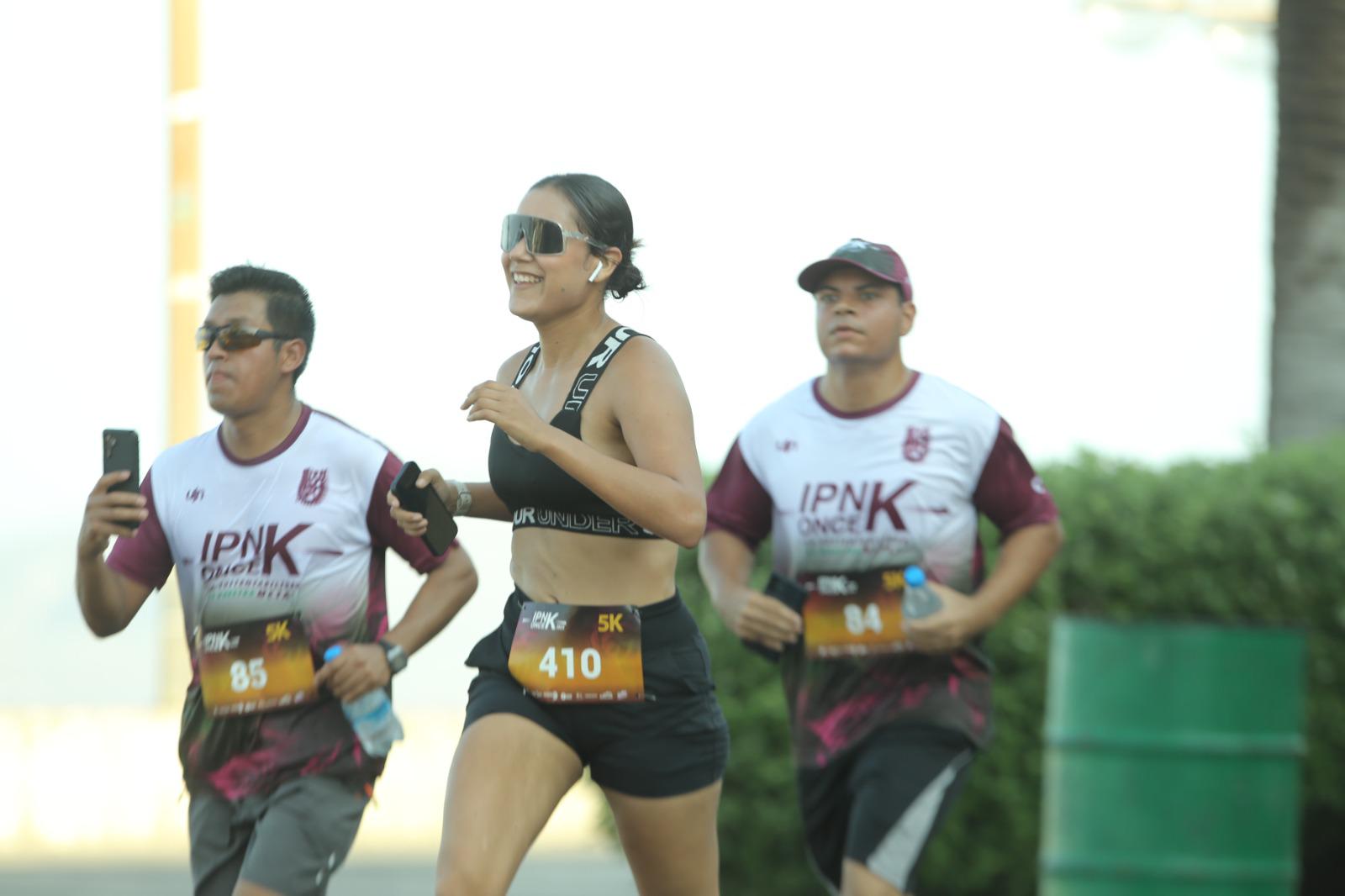 $!Ana Llorente y Javier Labrador brillan en la Carrera IPN OnceK en Mazatlán