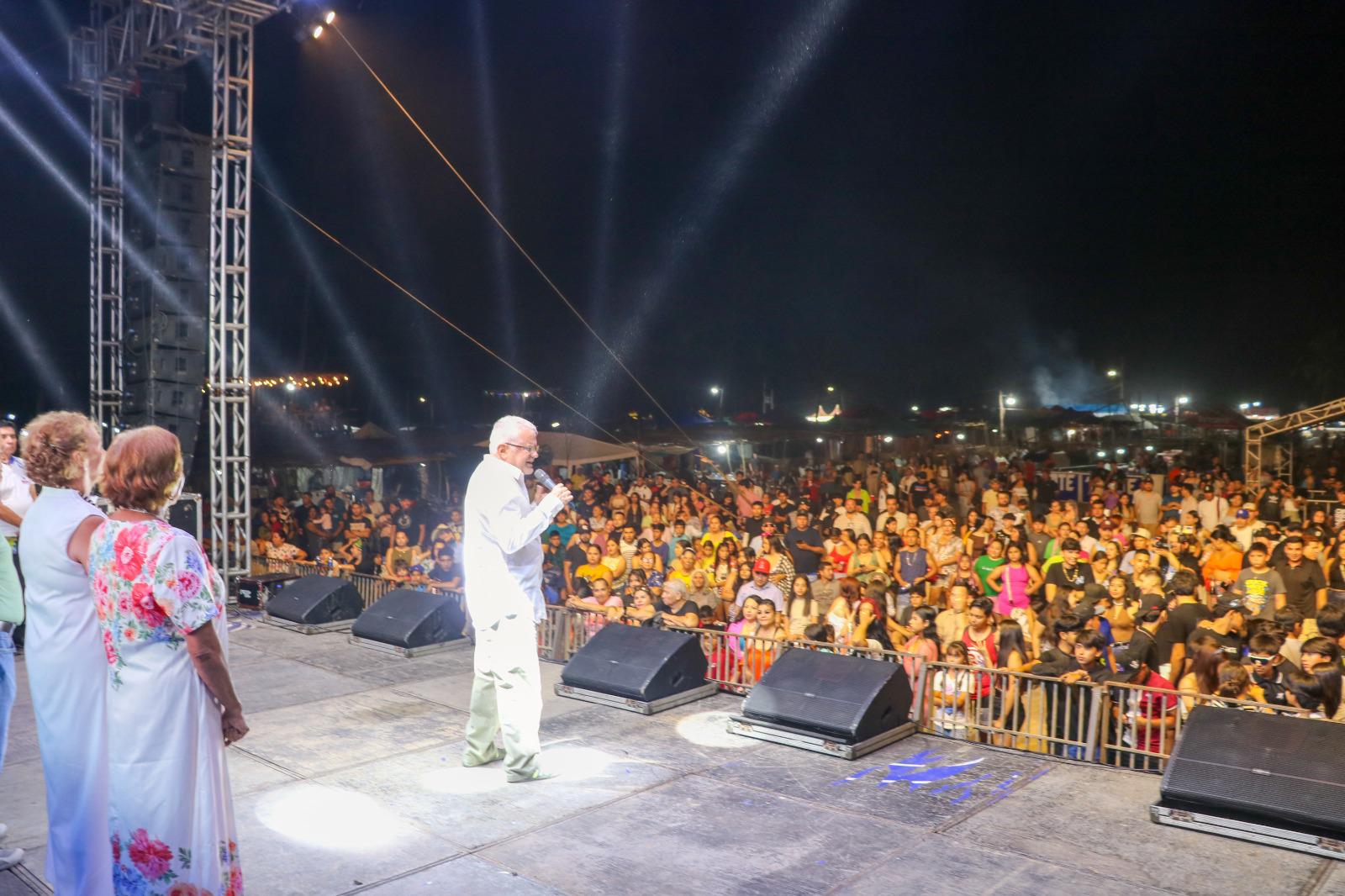 $!Escuinapa se llena de alegría con la coronación de Mía I, reina infantil de las Fiestas del Mar de Las Cabras