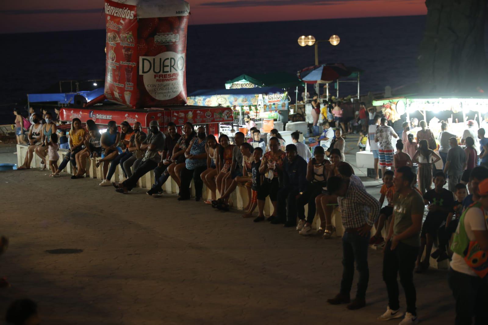 $!‘Olvidan’ que existe Covid-19 en Mazatlán