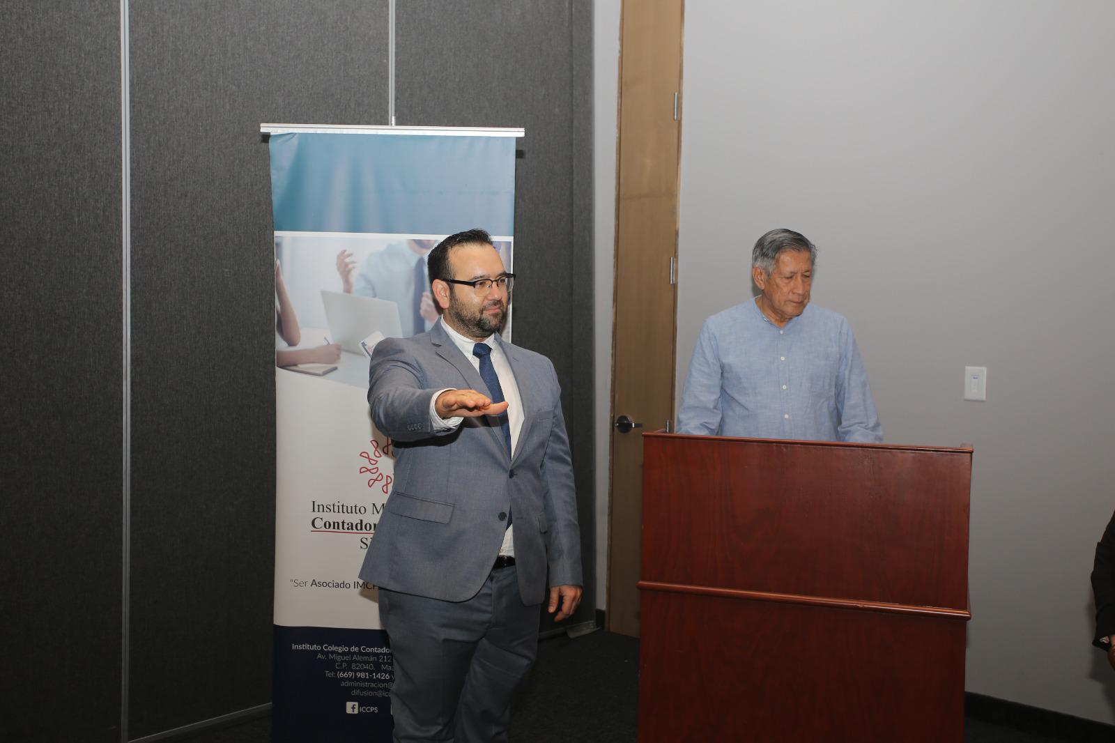 $!Reciben contadores de Mazatlán constancia anual de Desarrollo Profesional Continuo