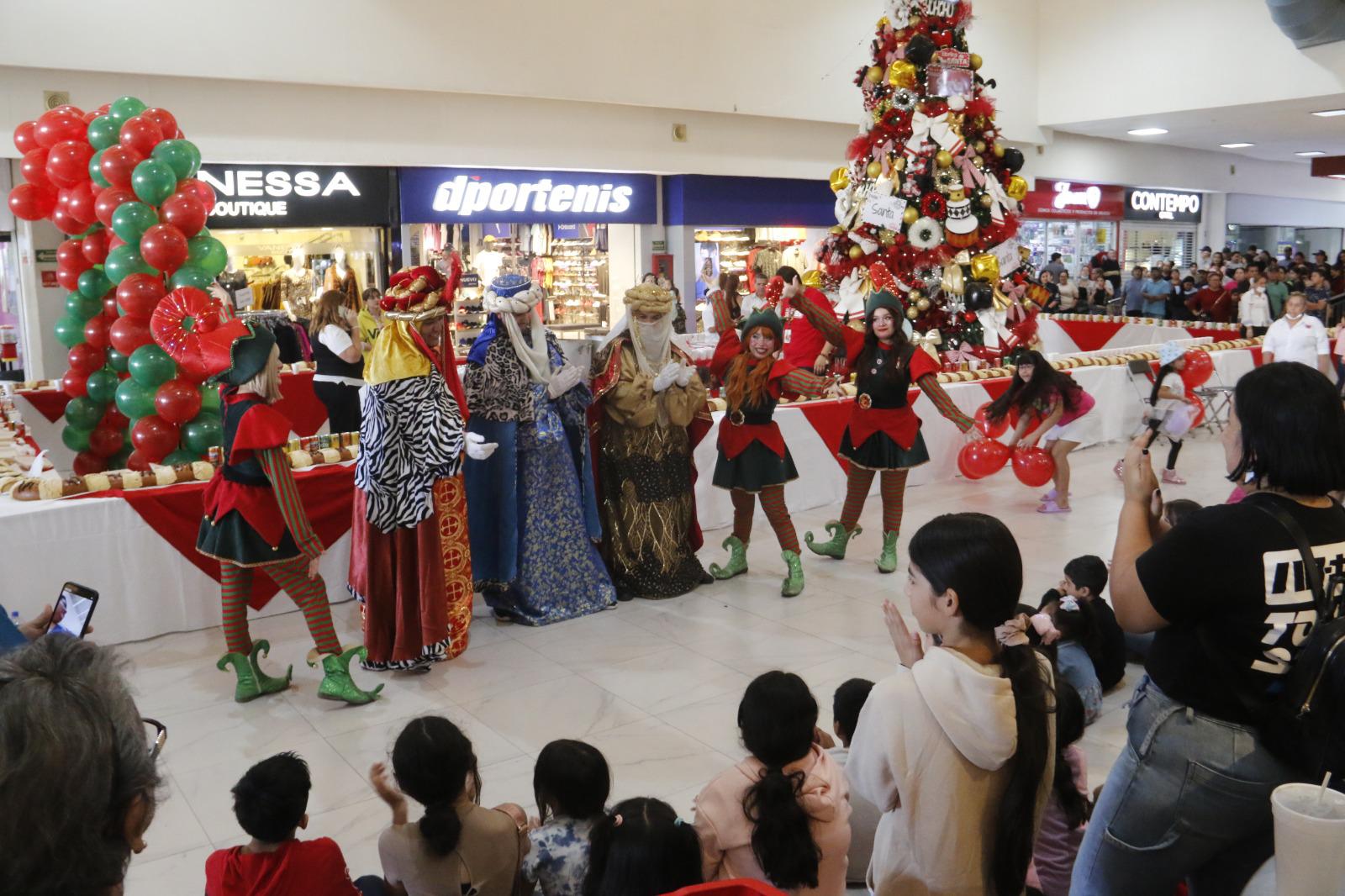 $!Celebra Casa Ley día de Reyes Magos compartiendo rosca de 48 metros con sus clientes