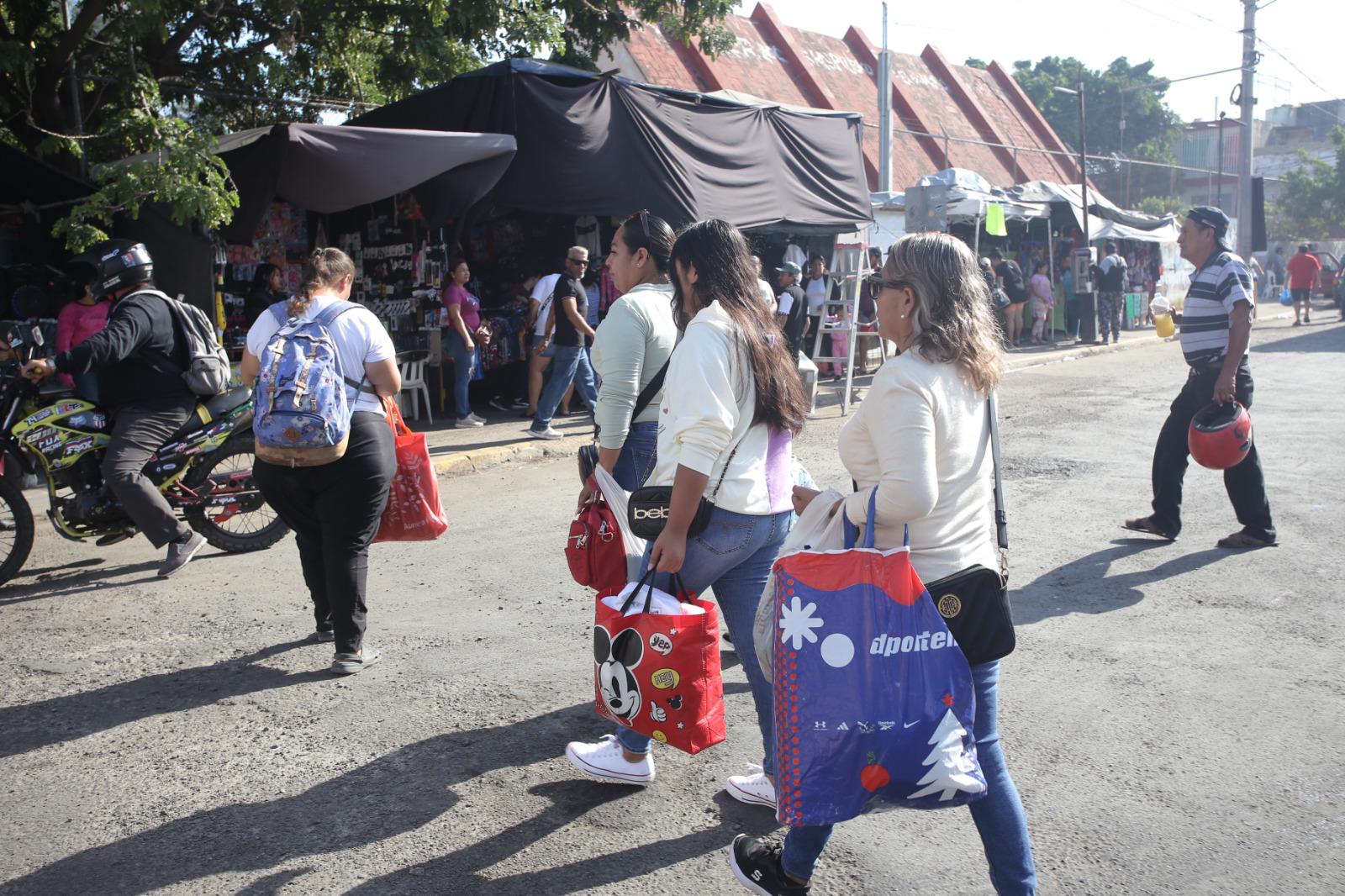 $!Incrementan compras navideñas en la colonia Juárez y el Centro, en Mazatlán
