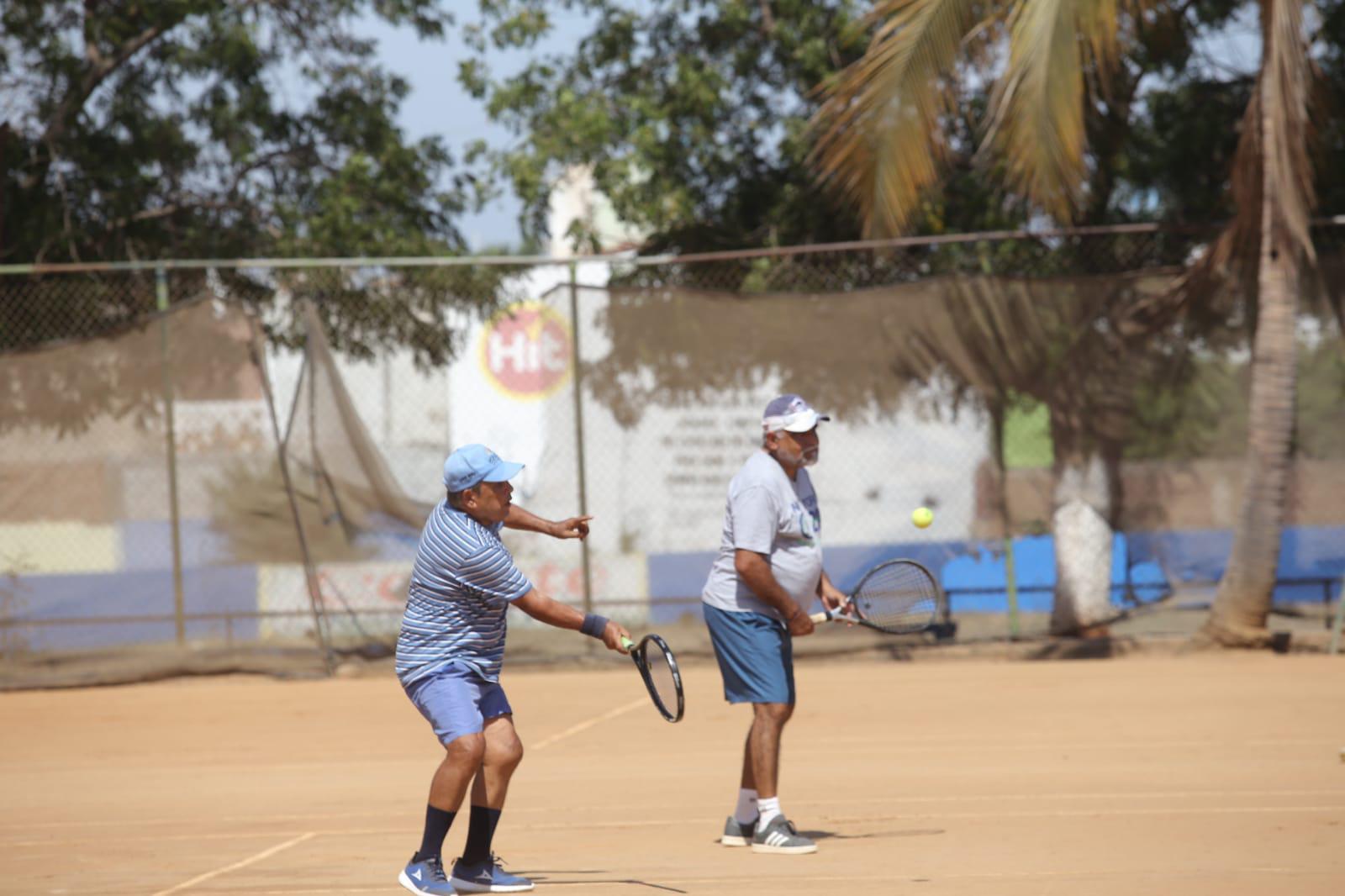 $!Aguirre y Zepeda arrancan triunfales en Torneo de Tenis Relámpago del Día del Padre
