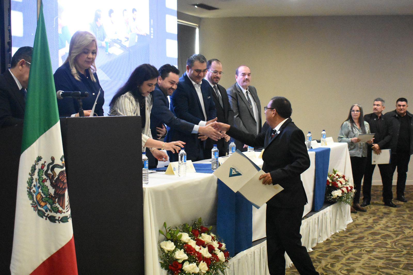 $!Rinden protesta nueva mesa directiva de la Asociación de Contadores y Fiscalistas Sinaloenses