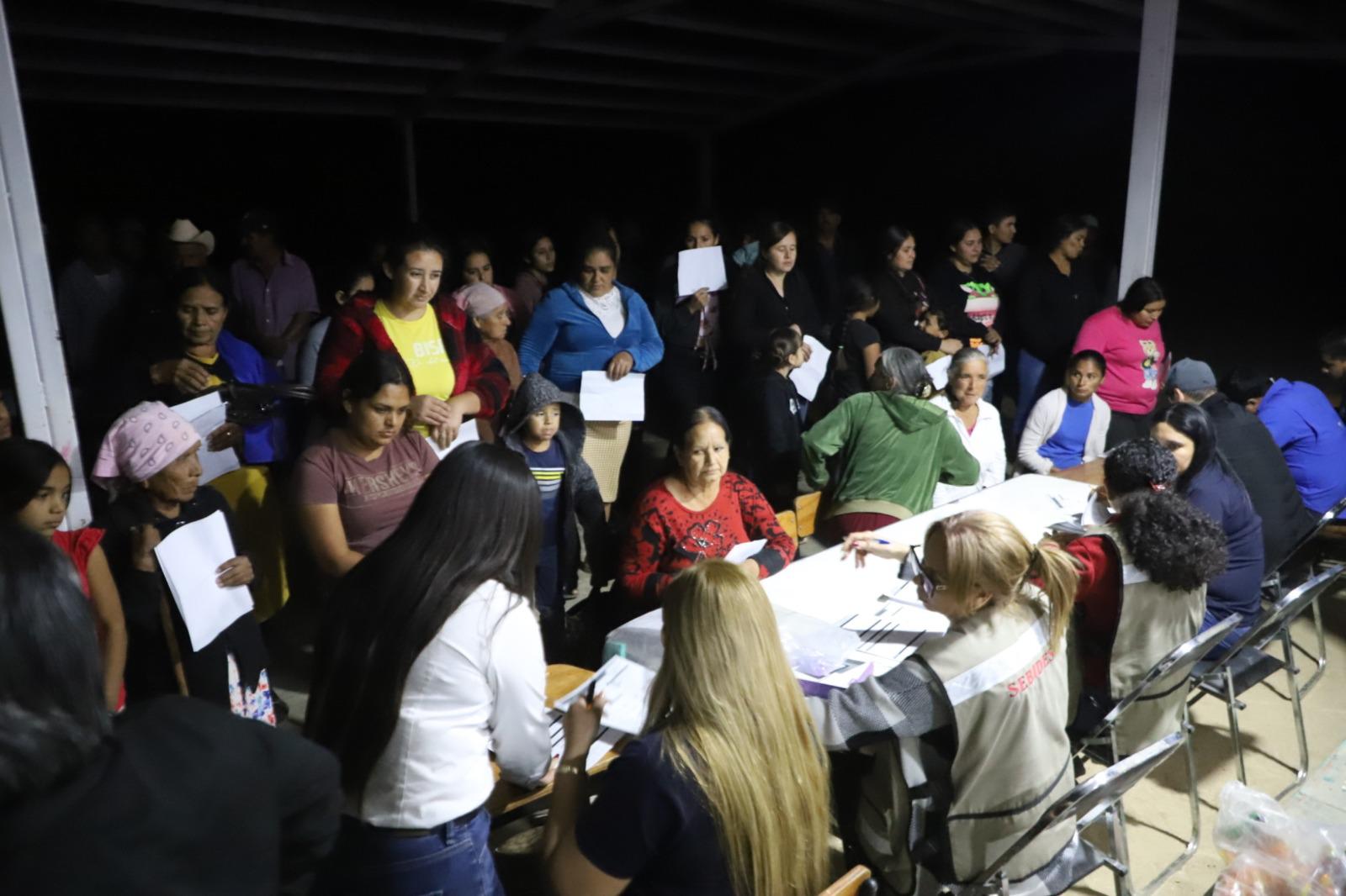 $!Reparte Gobierno de Sinaloa 4 mil 400 apoyos invernales para comunidades serranas de Choix