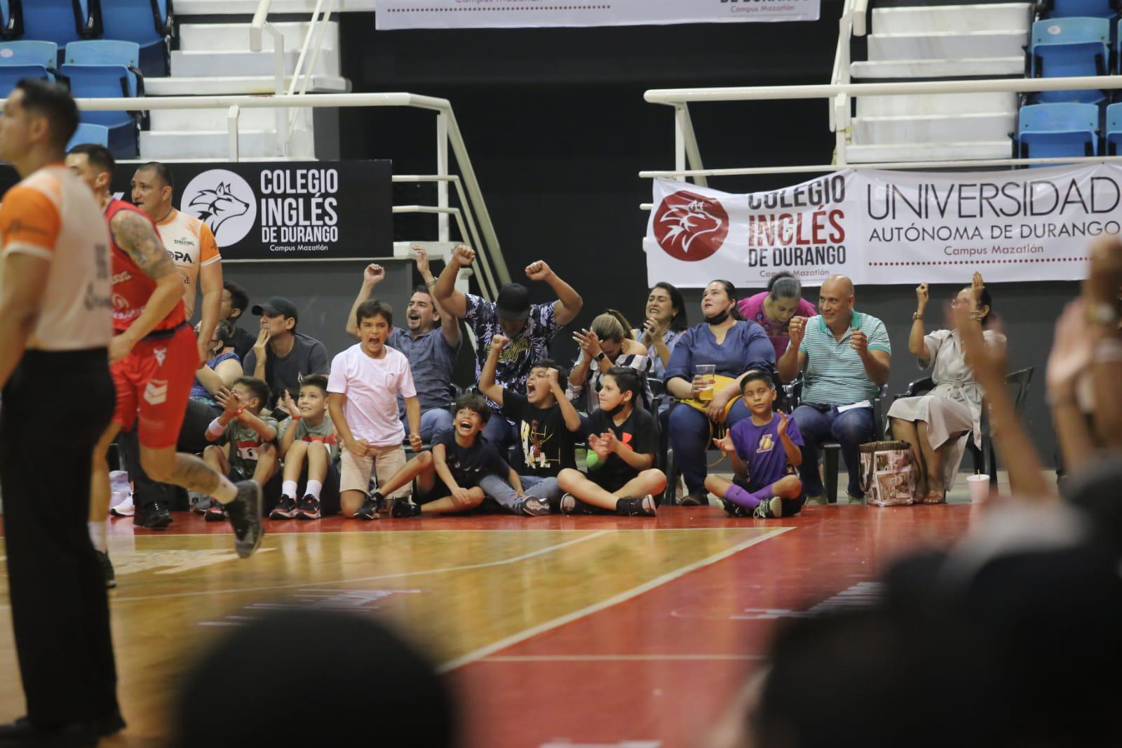 $!Venados Basketball saca cardiaco triunfo ante Ostioneros y respira en playoffs