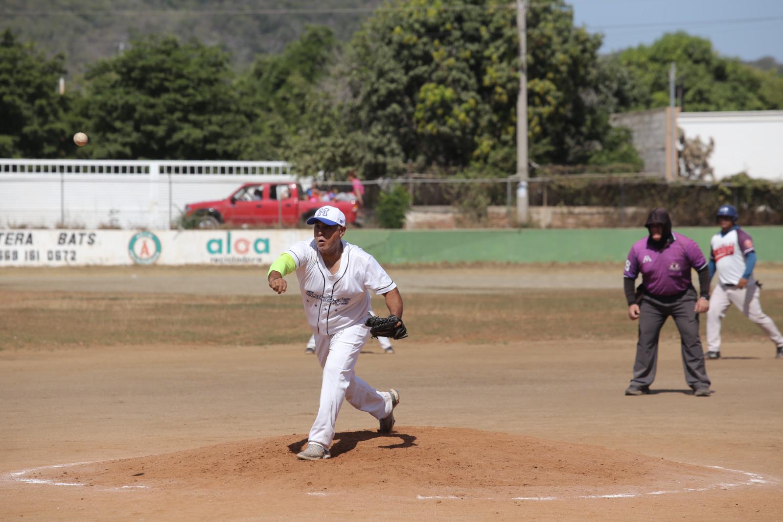 $!Phillips Mazatlán se impone en duelo de batazos a Nitram