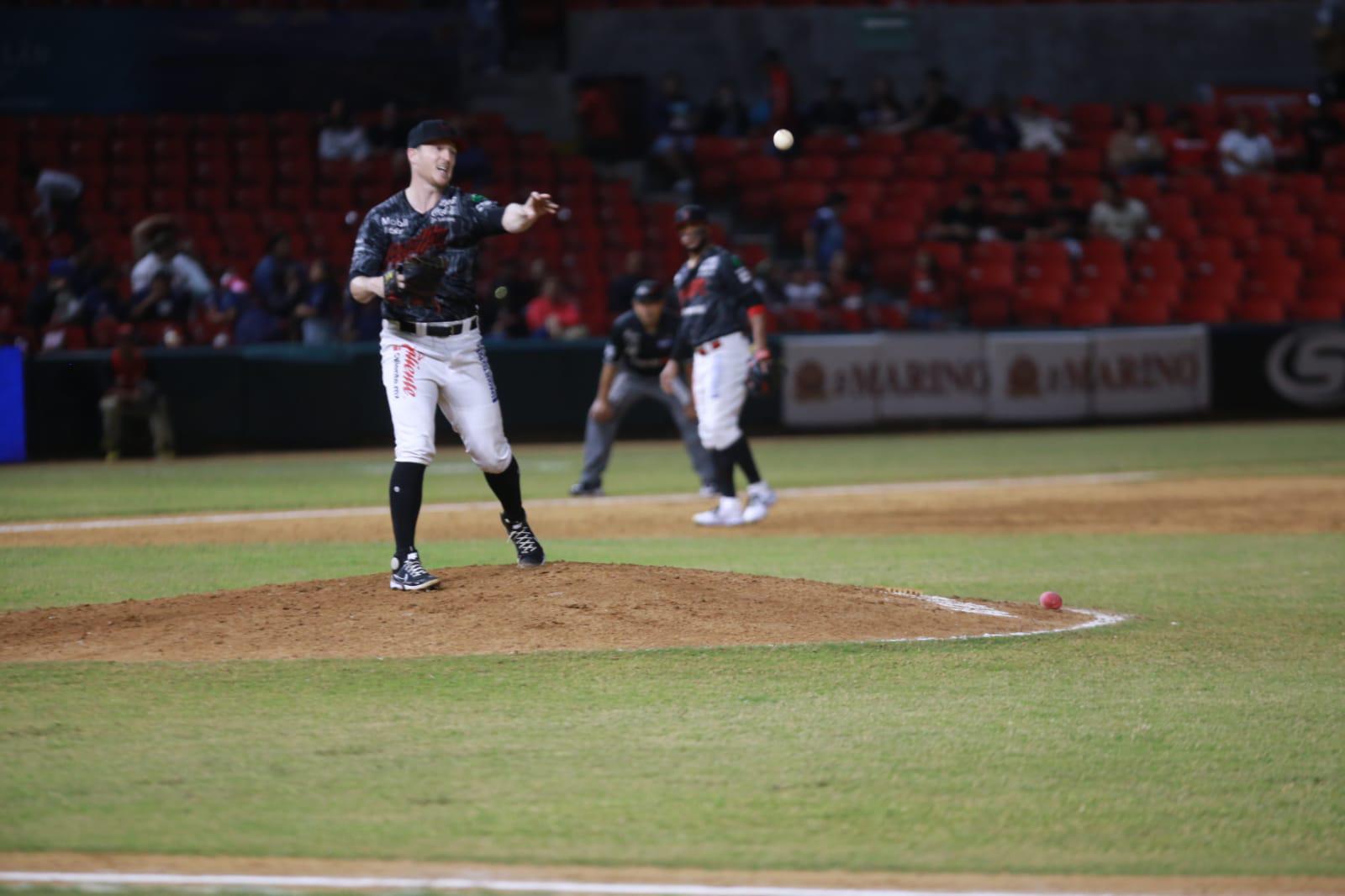 $!Falla relevo de Venados y Sultanes evita la barrida