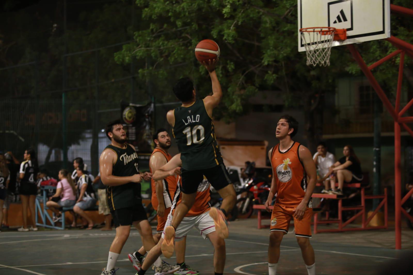 $!Despluman a Halcones en Torneo de Baloncesto de Casa Hogar