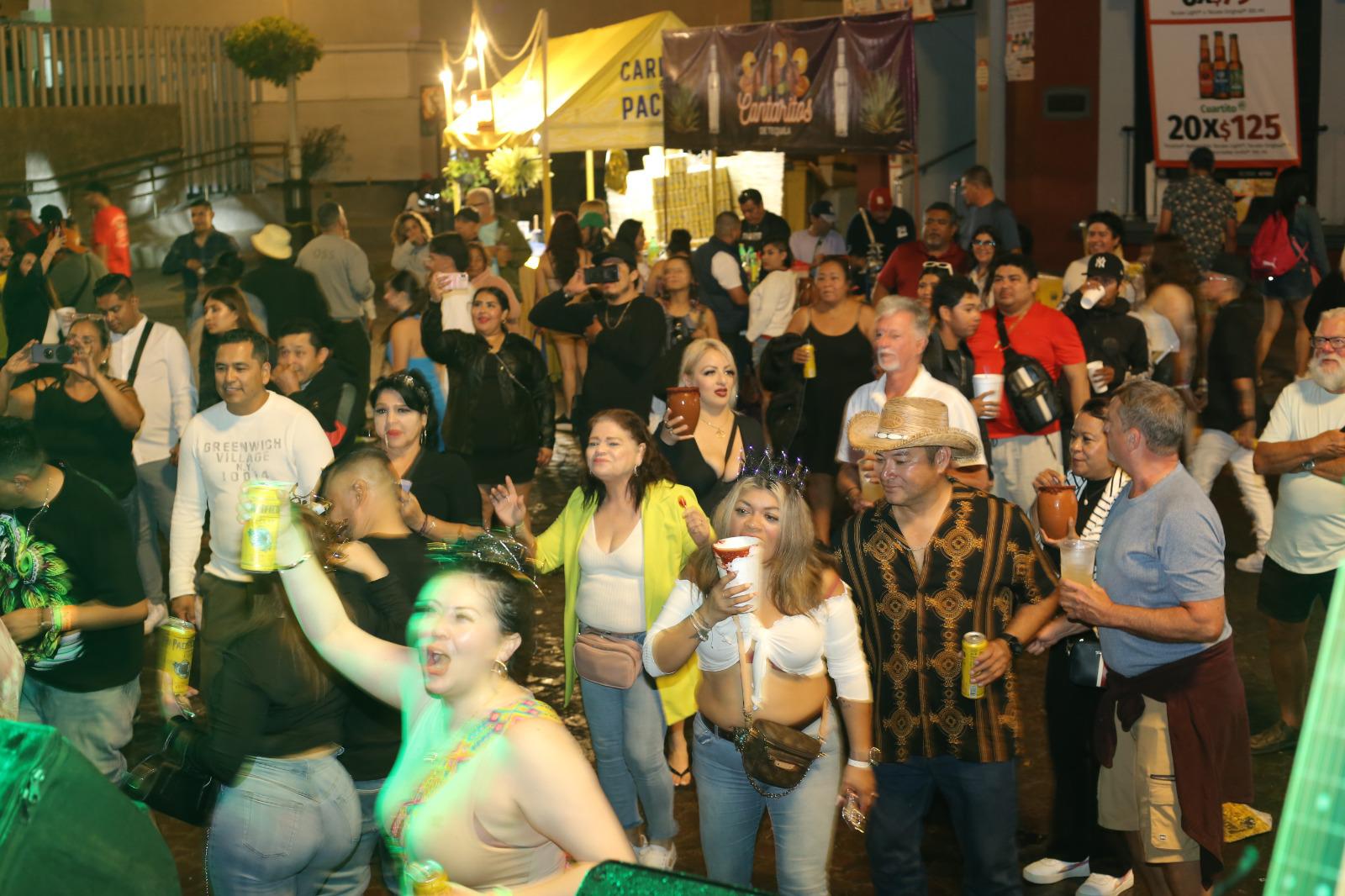 $!Vibra Olas Altas con la segunda noche del Carnaval de Mazatlán 2025