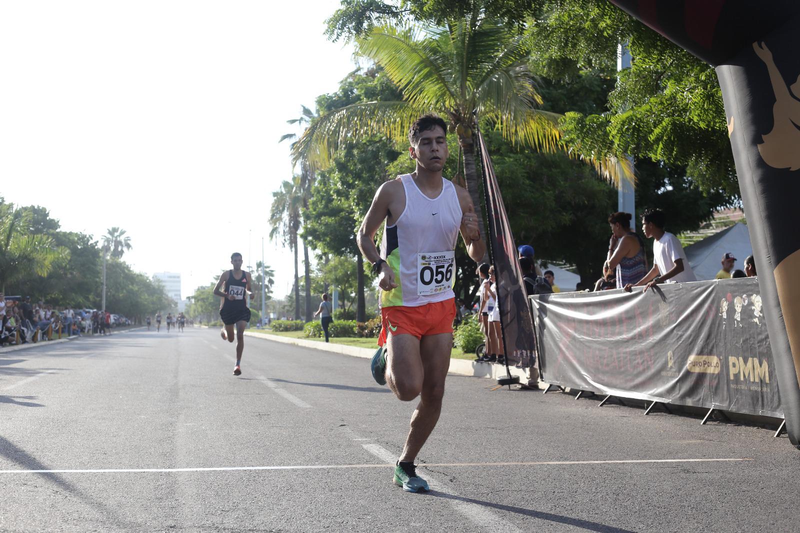 $!Dinastía Labrador hace de las suyas en Carrera del Día del Abogado