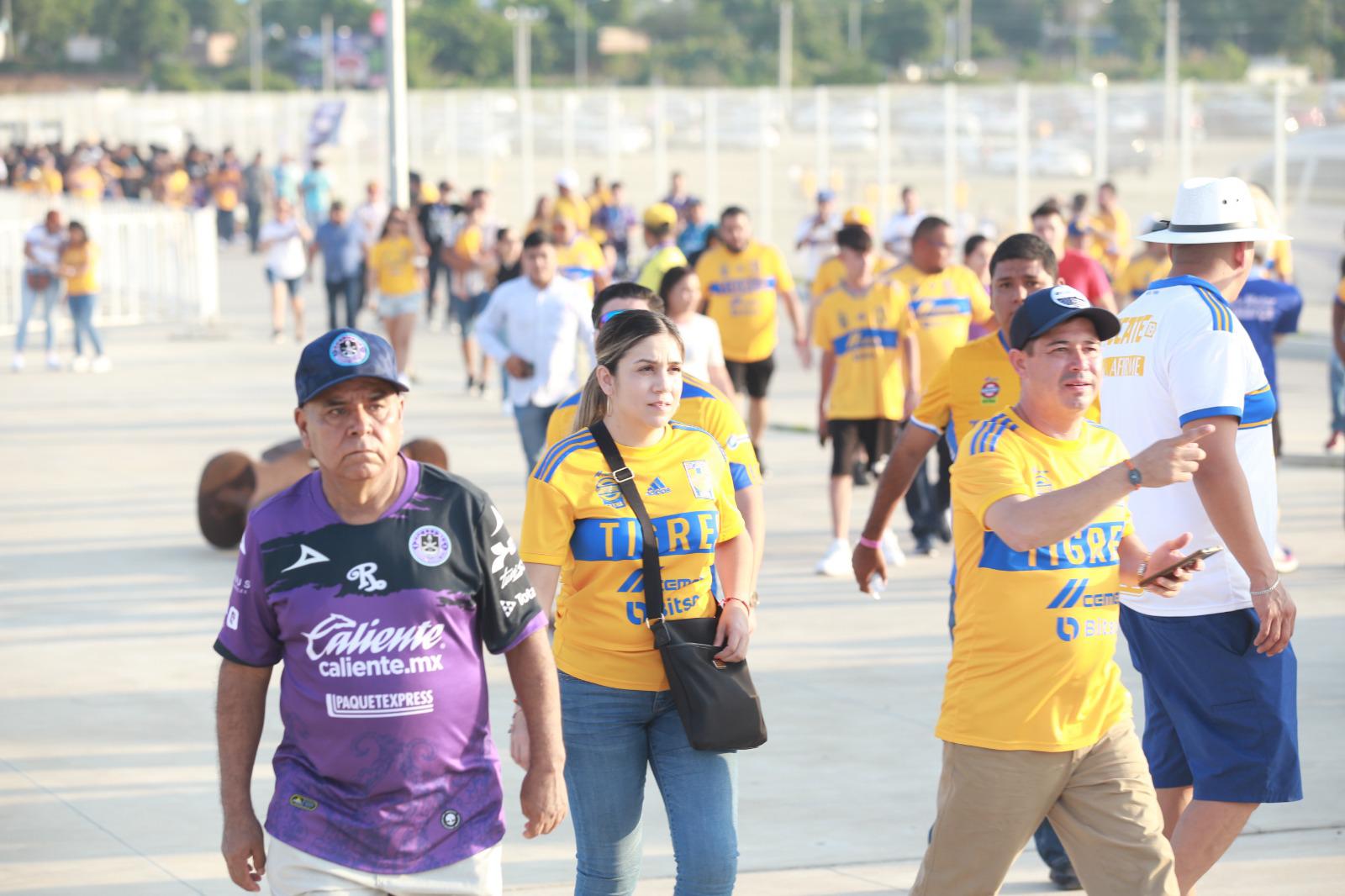 $!Llega la afición de Tigres al Kraken de Mazatlán