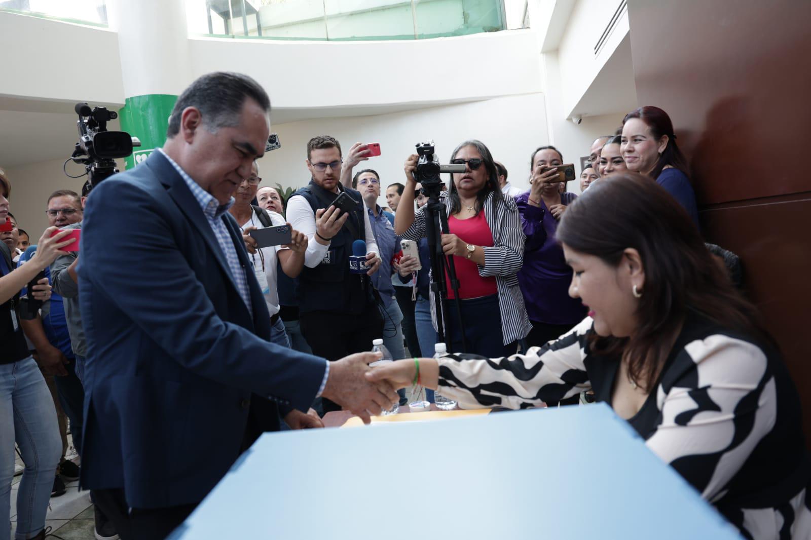 $!‘Es un momento histórico... en la universidad siempre ha habido democracia’, afirma Jesús Madueña