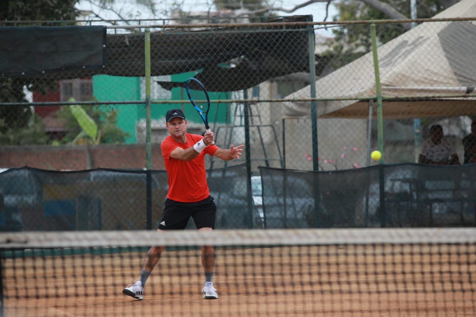$!Medrano y Cota se consagran campeones de Tenis Senior