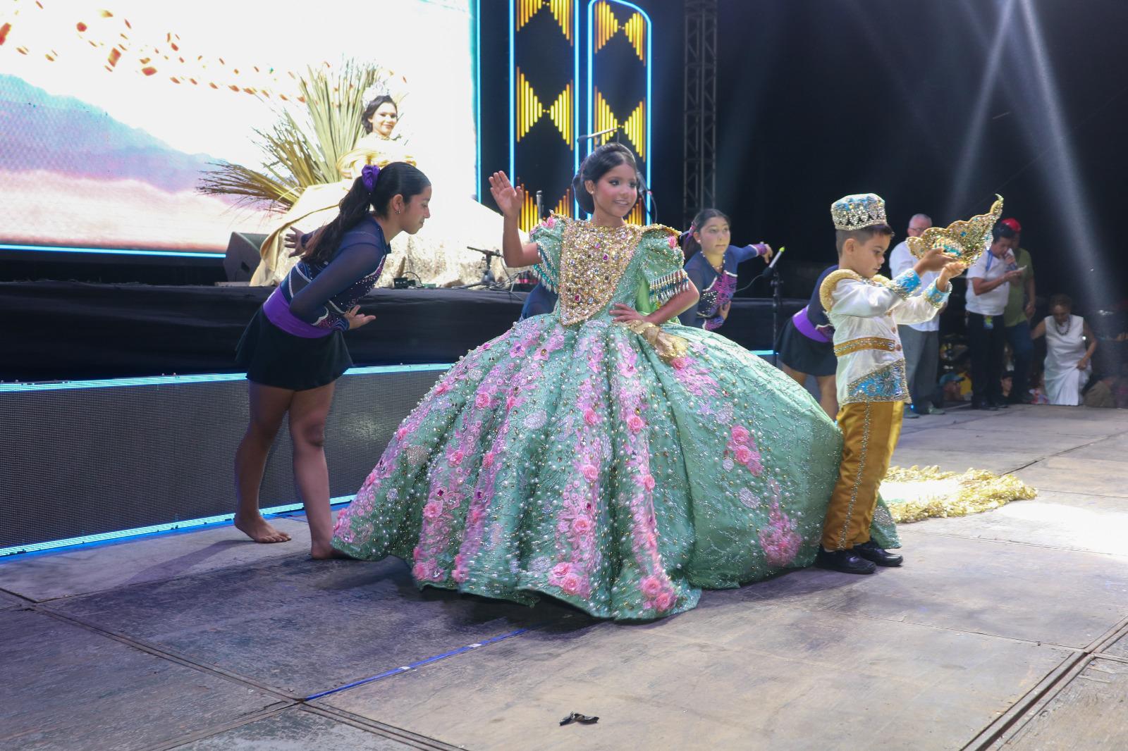 $!Escuinapa se llena de alegría con la coronación de Mía I, reina infantil de las Fiestas del Mar de Las Cabras