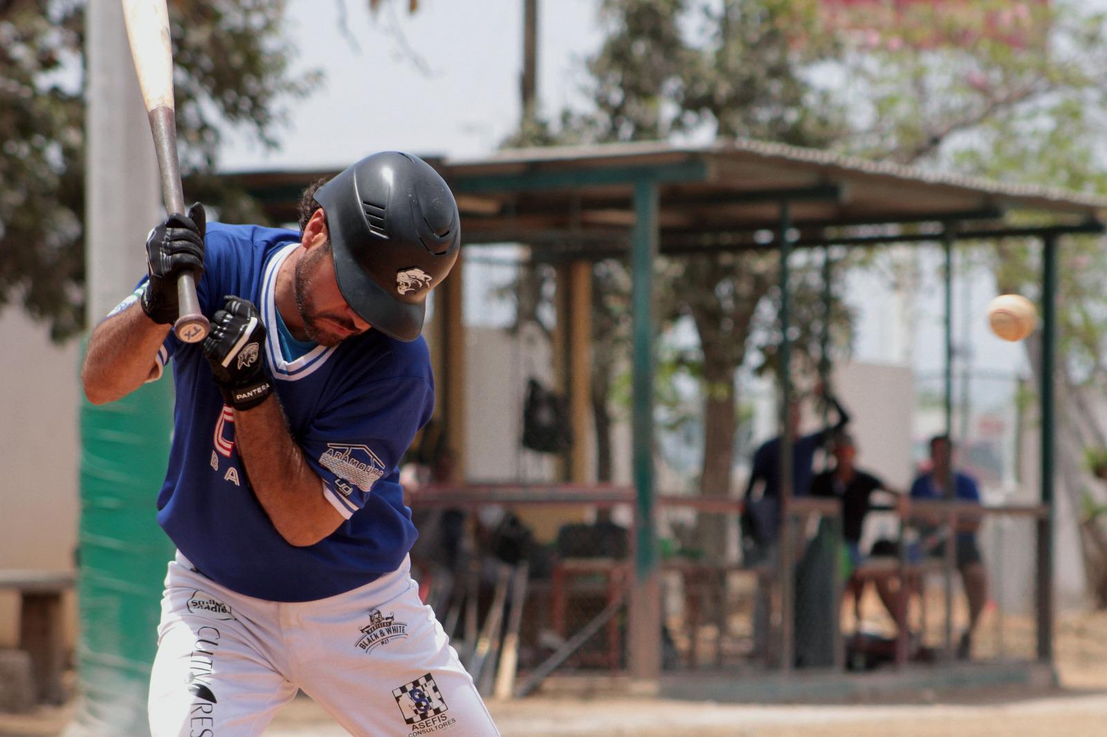 $!Covec frena a Promoplay en Liga de Beisbol de 40 Años y Más