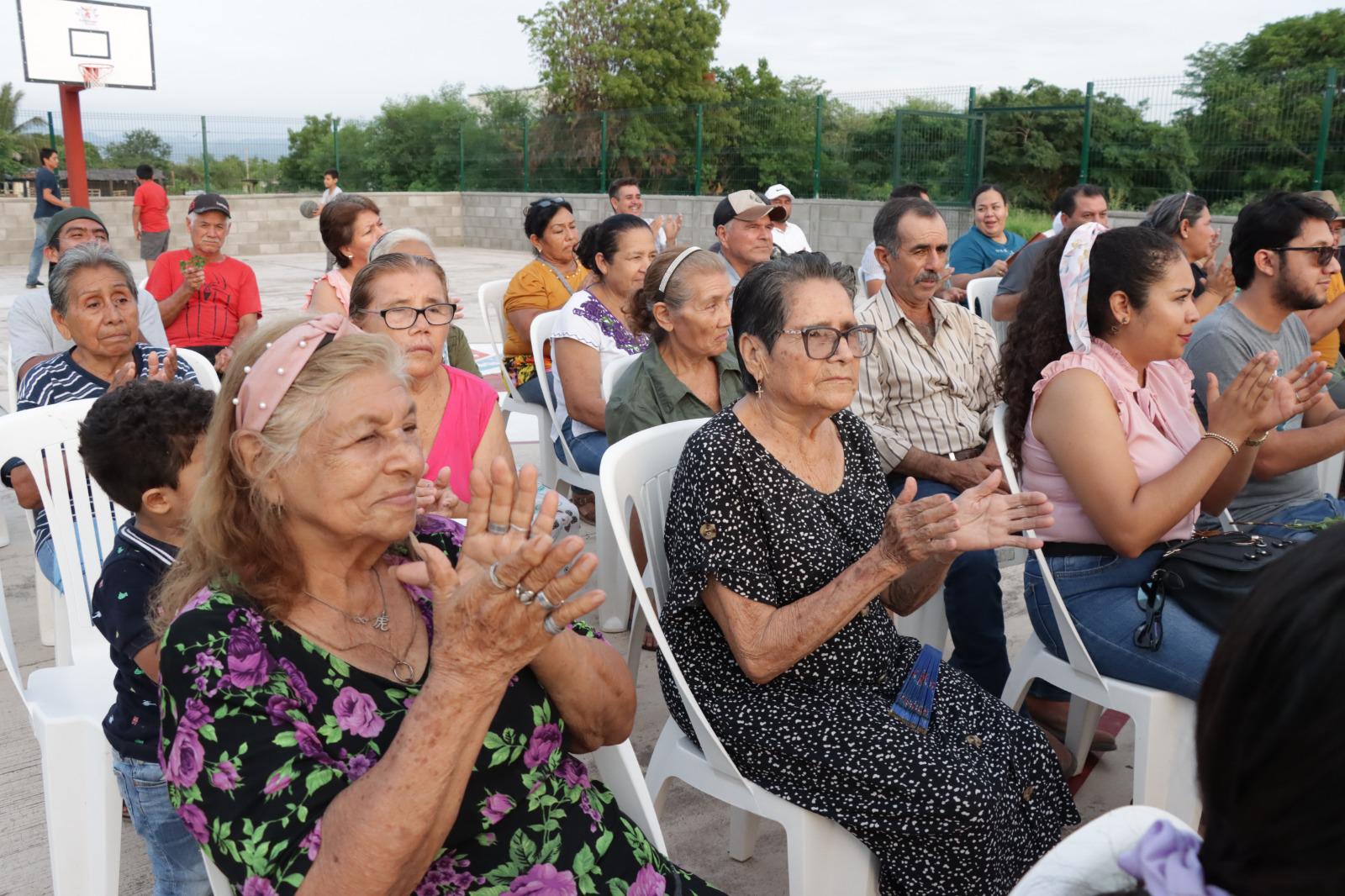 $!Entregan obra de agua potable y rehabilitación de cancha en La Estación