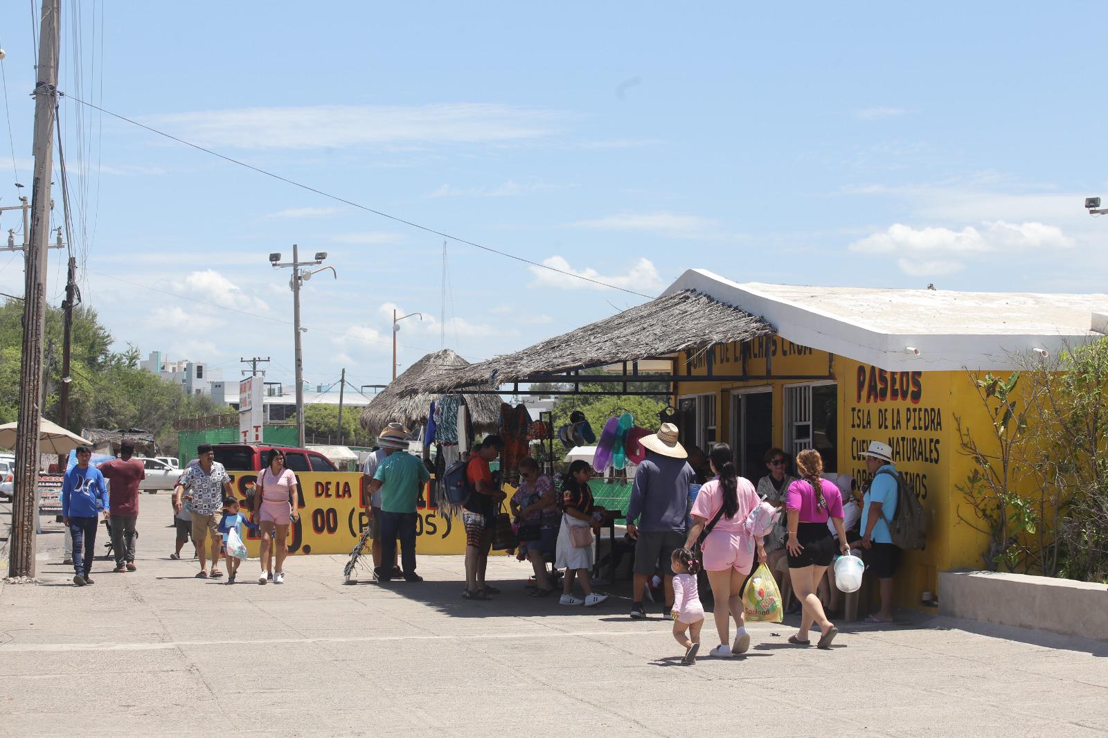 $!Vacaciones de verano reactivan los paseos en catamarán en Mazatlán