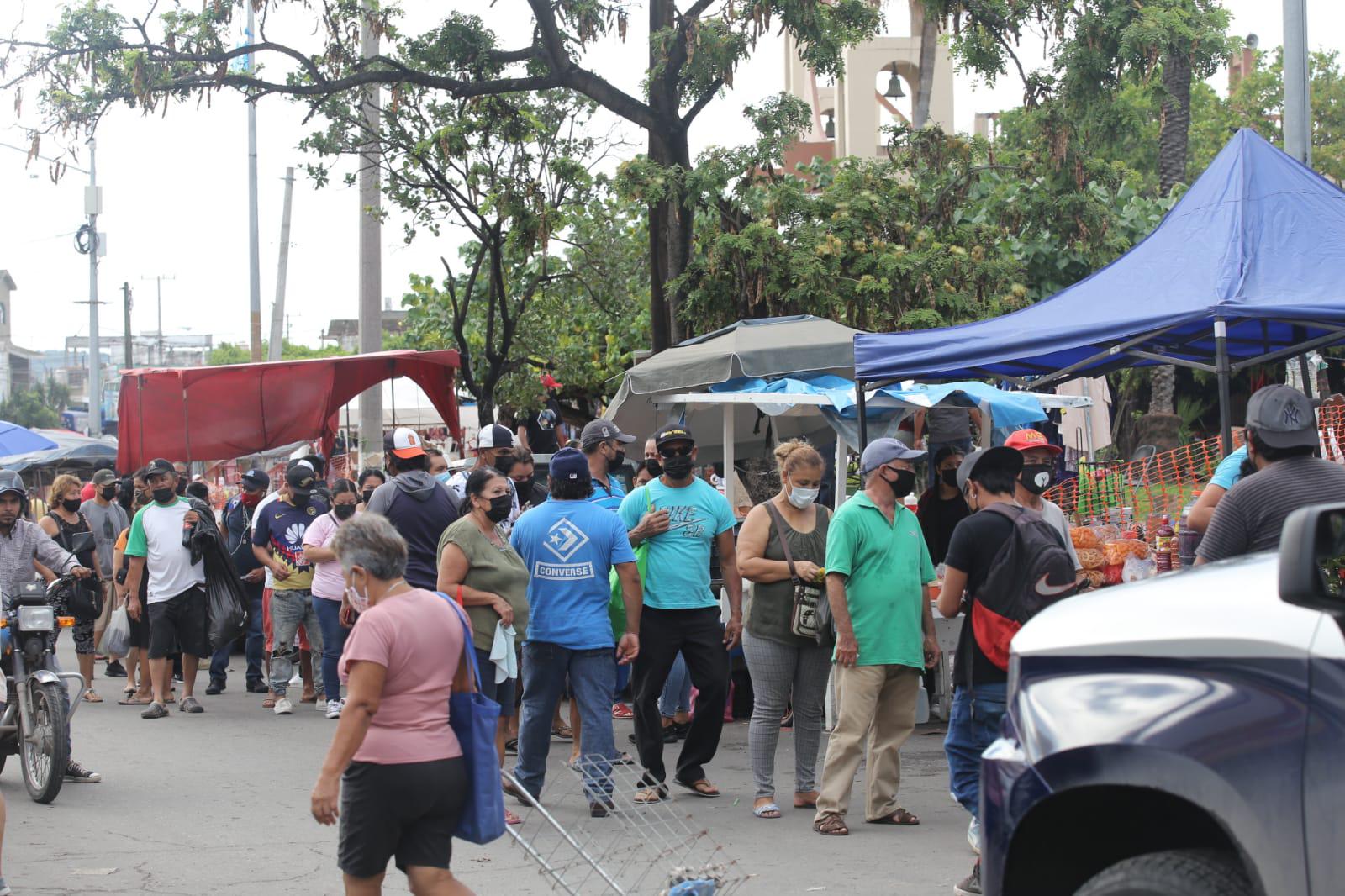 $!En Mazatlán, en el tianguis de la Juárez ya piden el certificado de vacunación