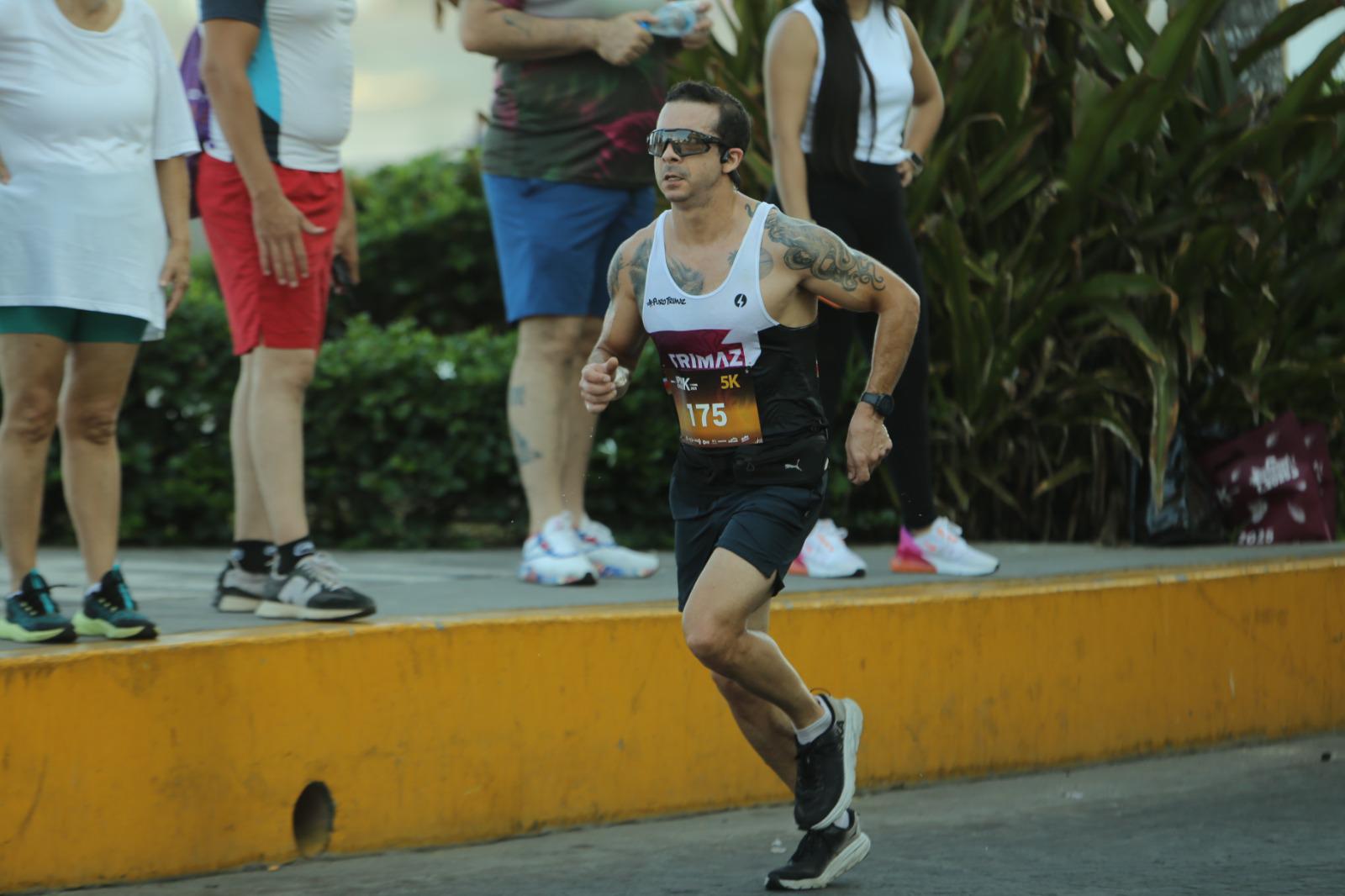 $!Ana Llorente y Javier Labrador brillan en la Carrera IPN OnceK en Mazatlán