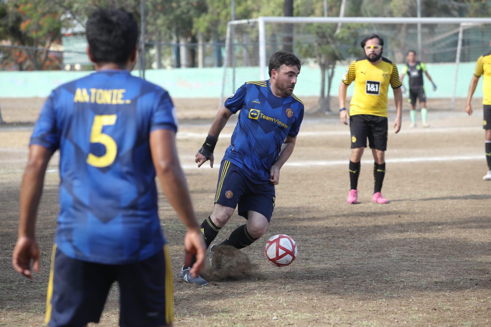 $!Hospital General y Visane-Ramada disputan título de Liga de Futbol Intermédicos
