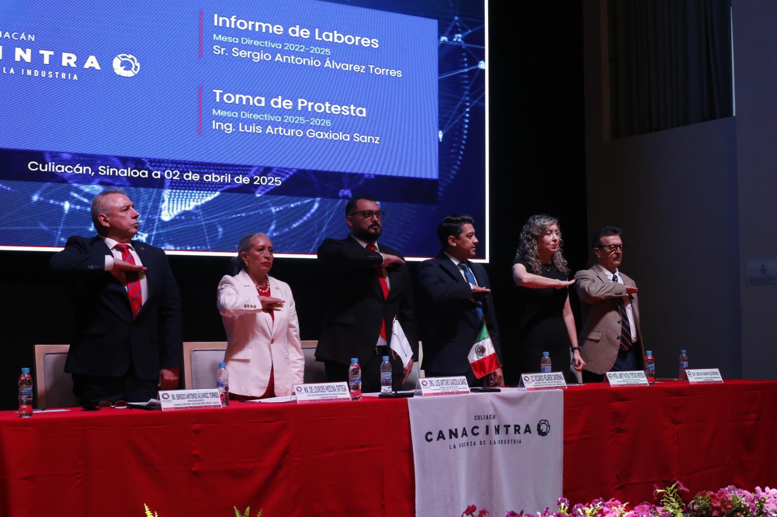$!Asume Luis Gaxiola Sanz dirigencia de Canacintra en Culiacán; rinde protesta con su mesa directiva
