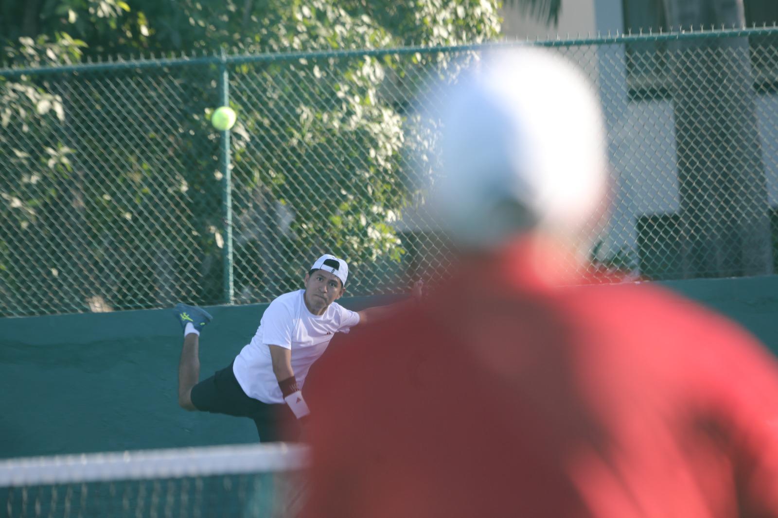 $!Preparan sus saques en Copa Amstel de Tenis, en El Cid