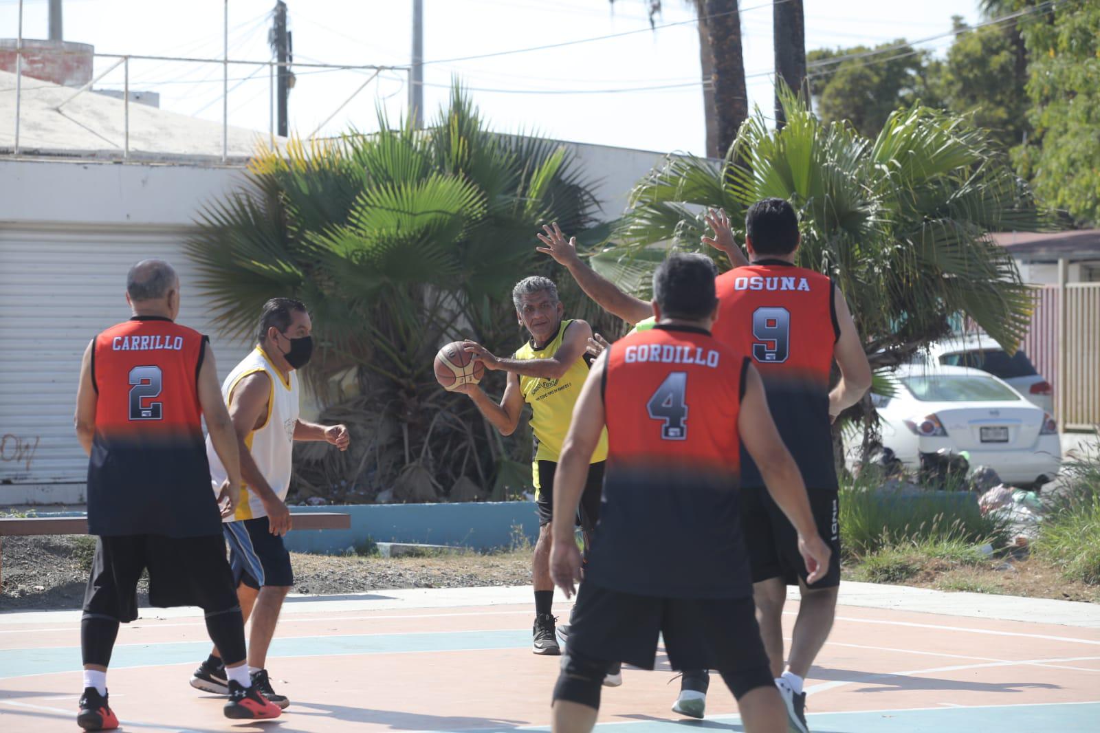 $!Sale airoso Ruckets en Torneo Maxibásquet