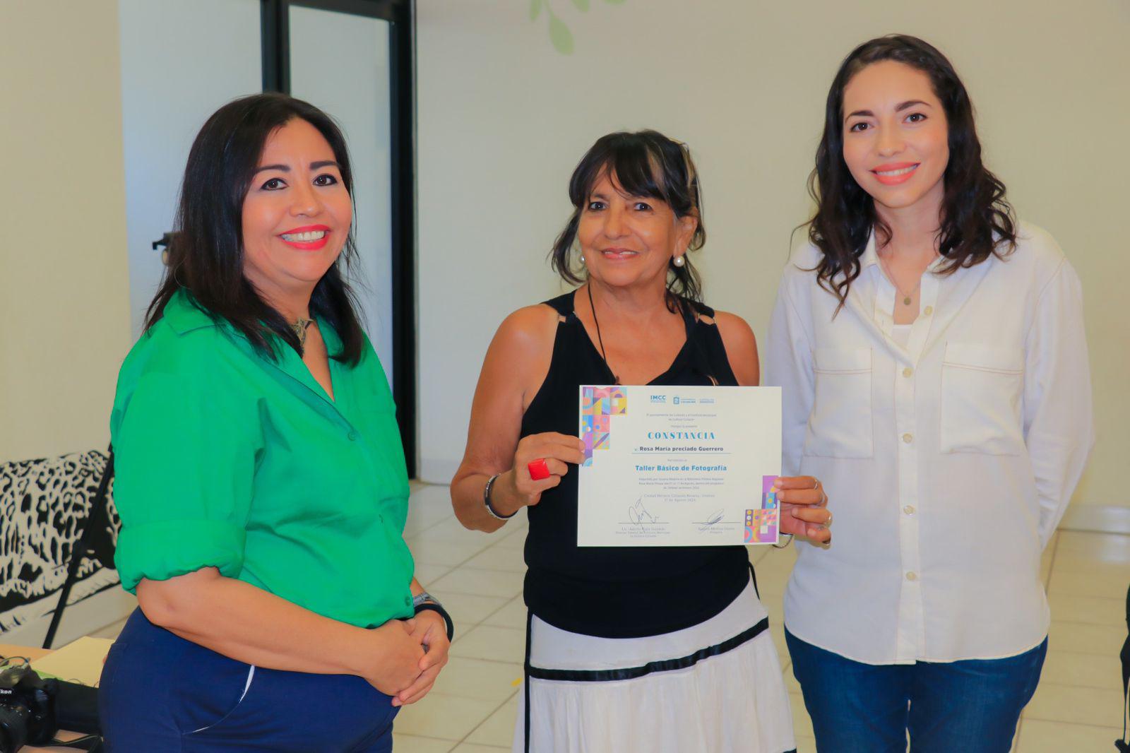 $!Rosa María Preciado Guerrero culminó el taller de fotografía.