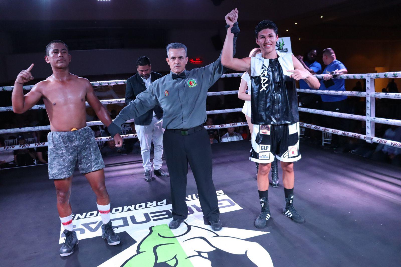 $!Culichi Rafael Ortiz noquea a Elliot Cano y conquista campeonato nacional Medio