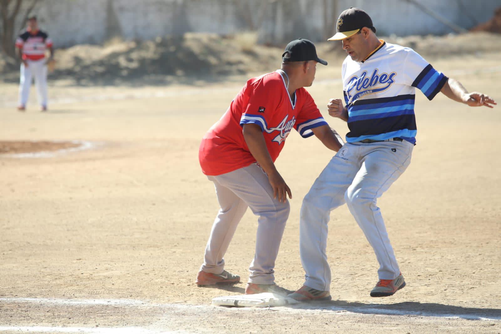 $!Los Plebes del Rancho son los reyes del playoffs de la Liga de Beisbol Eco Taxis Verdes