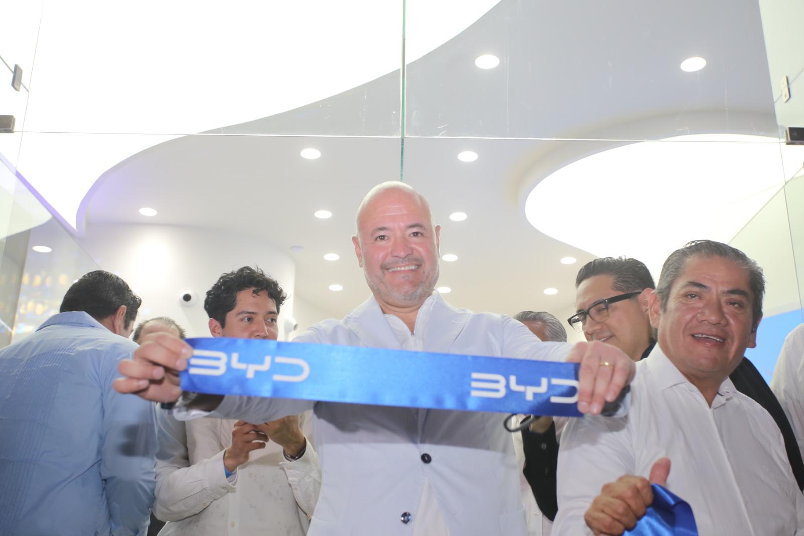 $!Abre agencia BYD de vehículos eléctricos de la más alta tecnología en Mazatlán