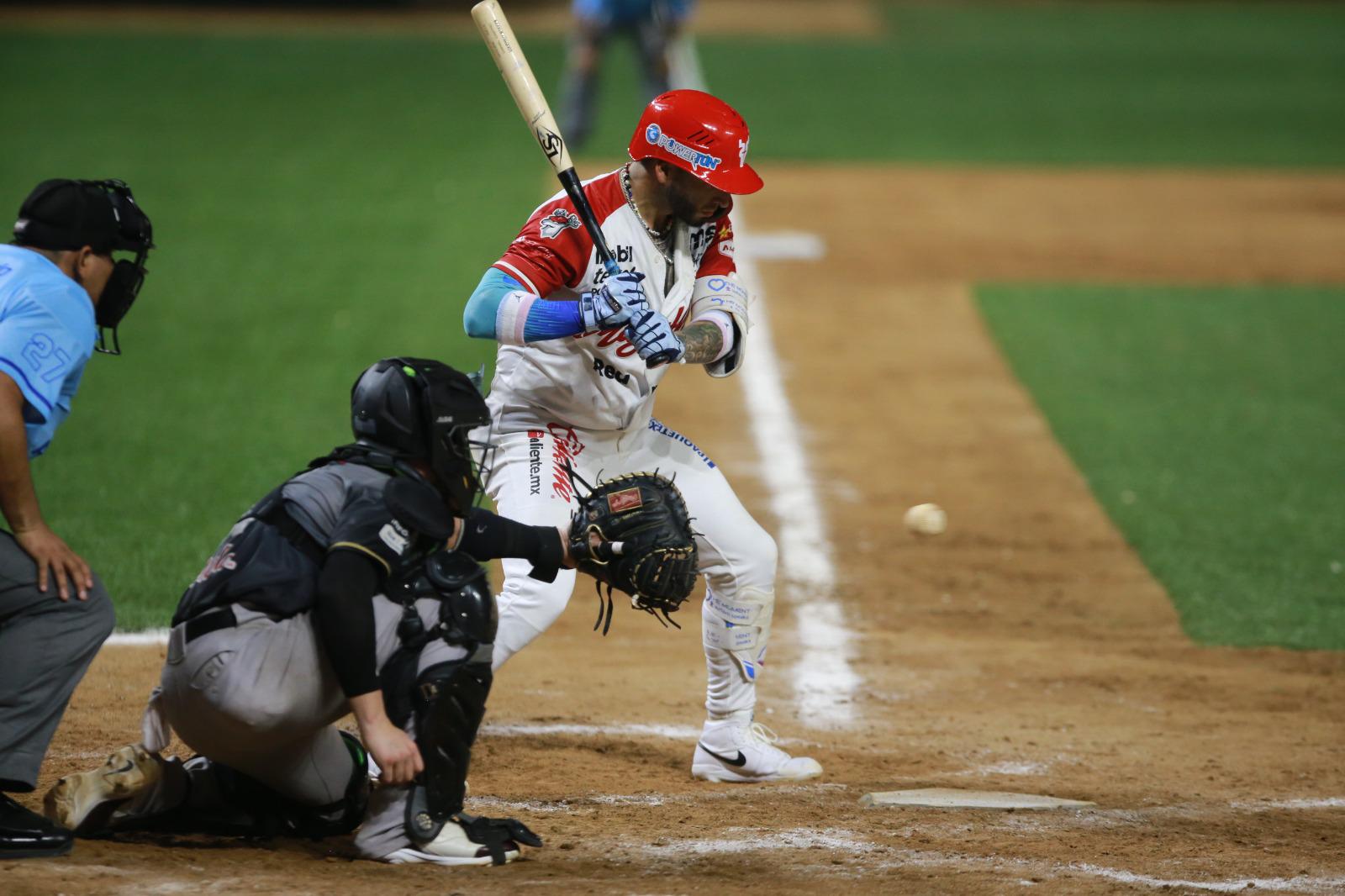 $!Tomateros doblega a Venados por paliza en el puerto