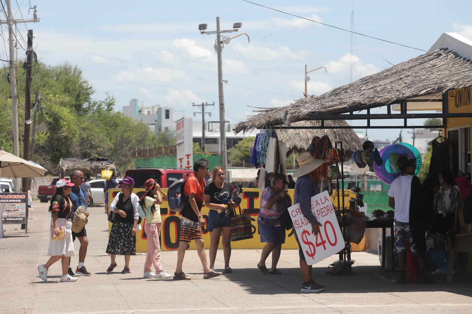 $!Vacaciones de verano reactivan los paseos en catamarán en Mazatlán
